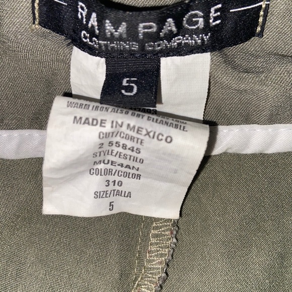 Women’s shorts - Picture 2 of 3